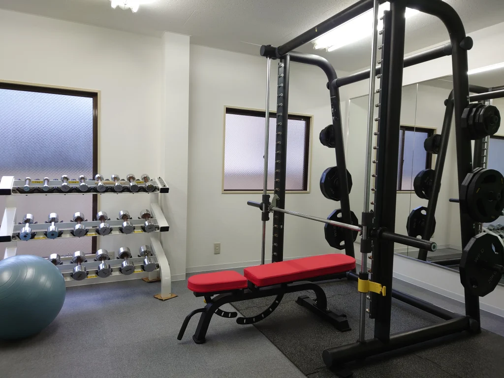 スミスマシン付き整骨院内写真